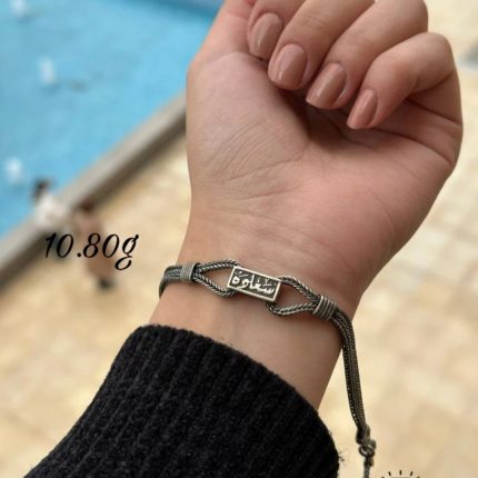 انسيال فضة عربي بكلمة "السعادة"